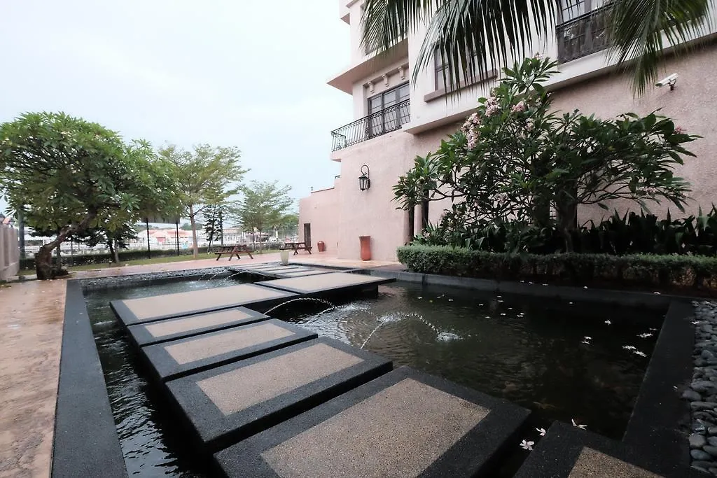 Luxury On Melaka River Malaysia